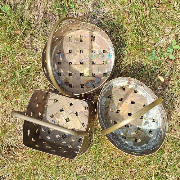 Vintage Brass woven baskets with handle - Picture 2 of 9